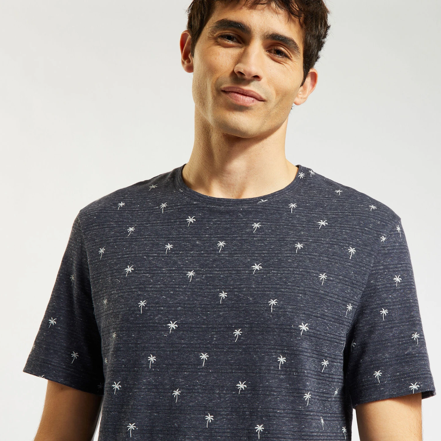 Tee Shirt Matière Fantaisie Et Imprimé All Over 3 Tee Shirt Matière Fantaisie Et Imprimé All Over – Image 3